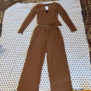 Moral Brown Women's pants top set Small NWT